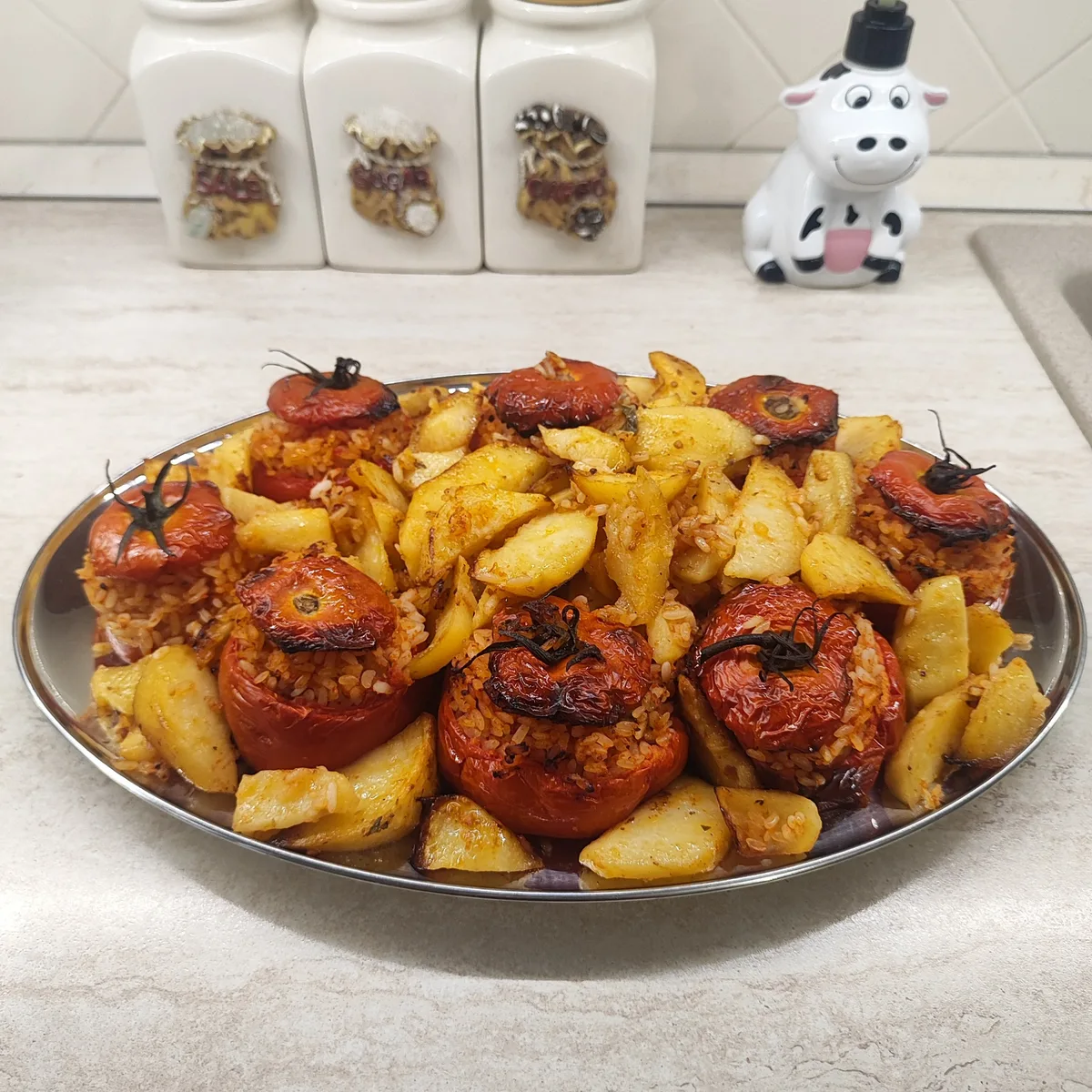 Pomodori con il riso al forno con patate